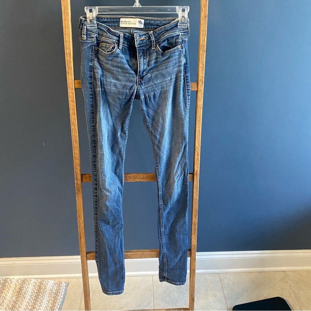 Abercrombie & Fitch size 00 super skinny Jean-medium wash